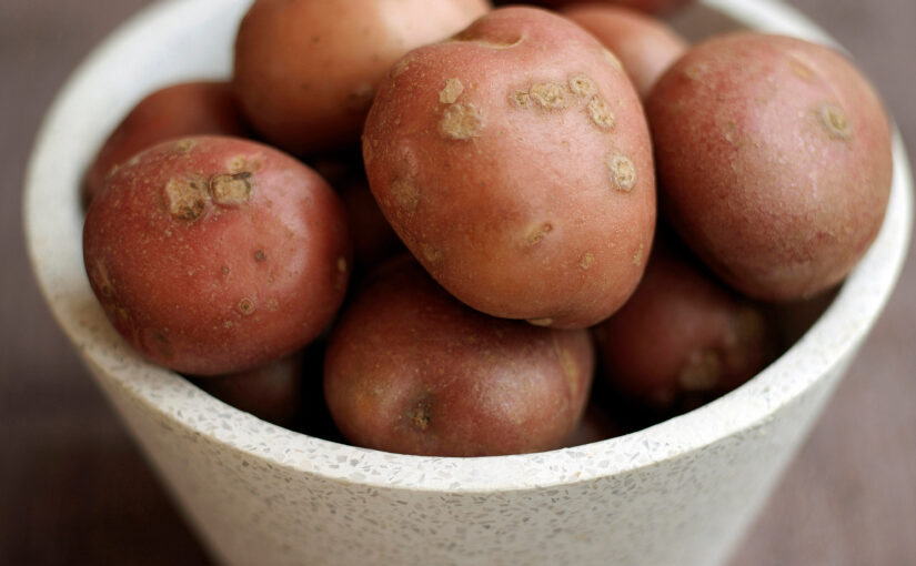 A bowl of red potatoes
